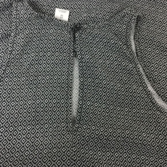 Old Navy Flowy Tank Top - Picture 2 of 2